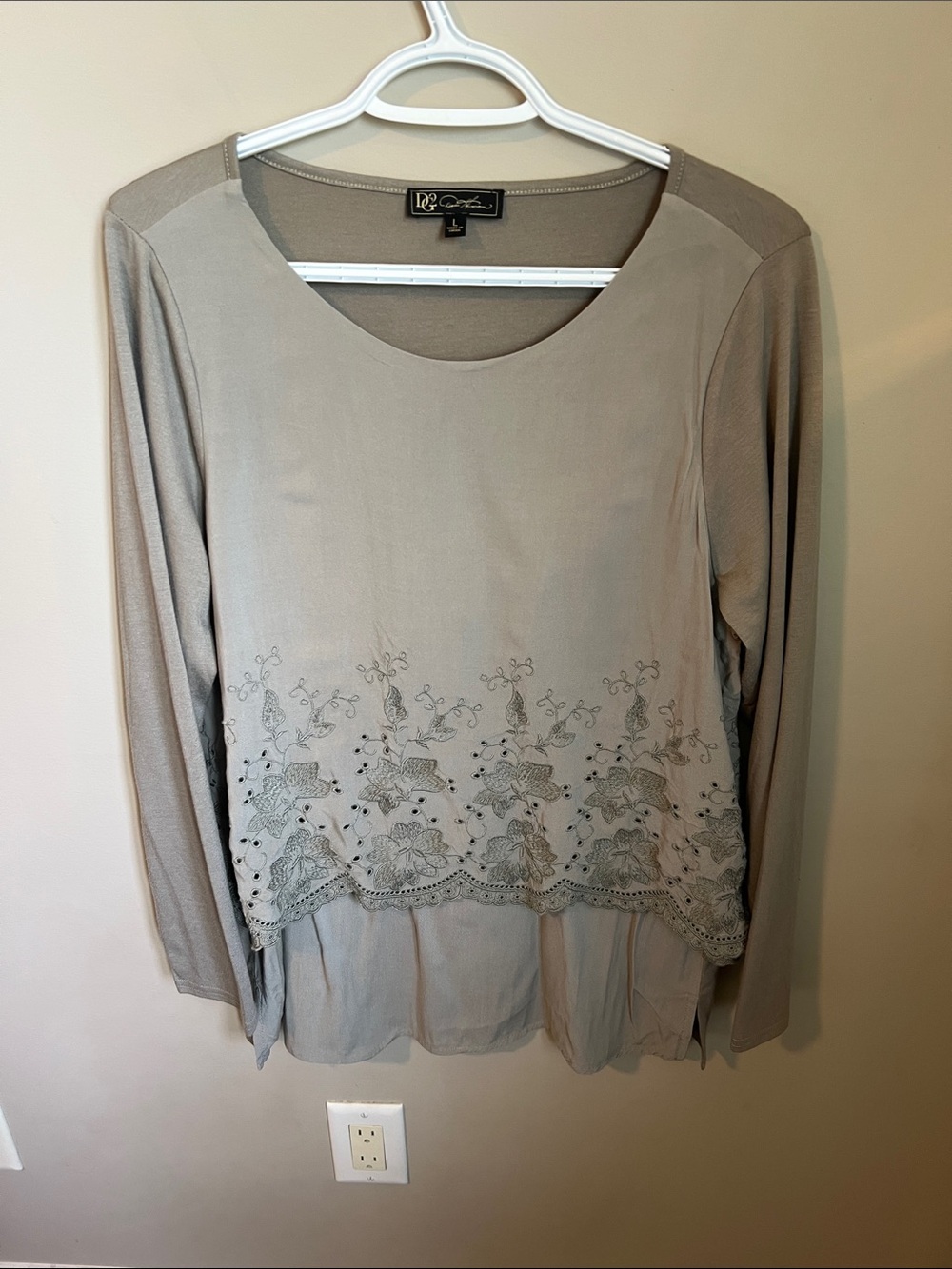 Embroidered Long Sleeve Scoop Neck Top Scalloped Hem Beige Neutral Chic Size L
